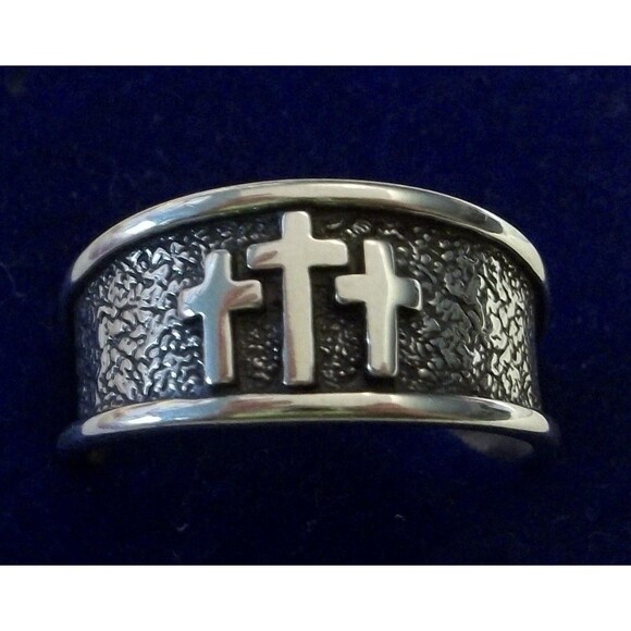 Size 8 Sterling 10mm wide 3 Crosses Calvary Cross of Jesus Ring 925 Men/Women - Picture 2 of 10
